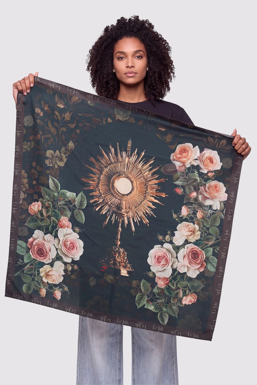Lenço Feminino Santíssimo Sacramento Preto com Estampa de Rosas